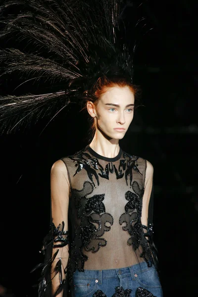Look 25